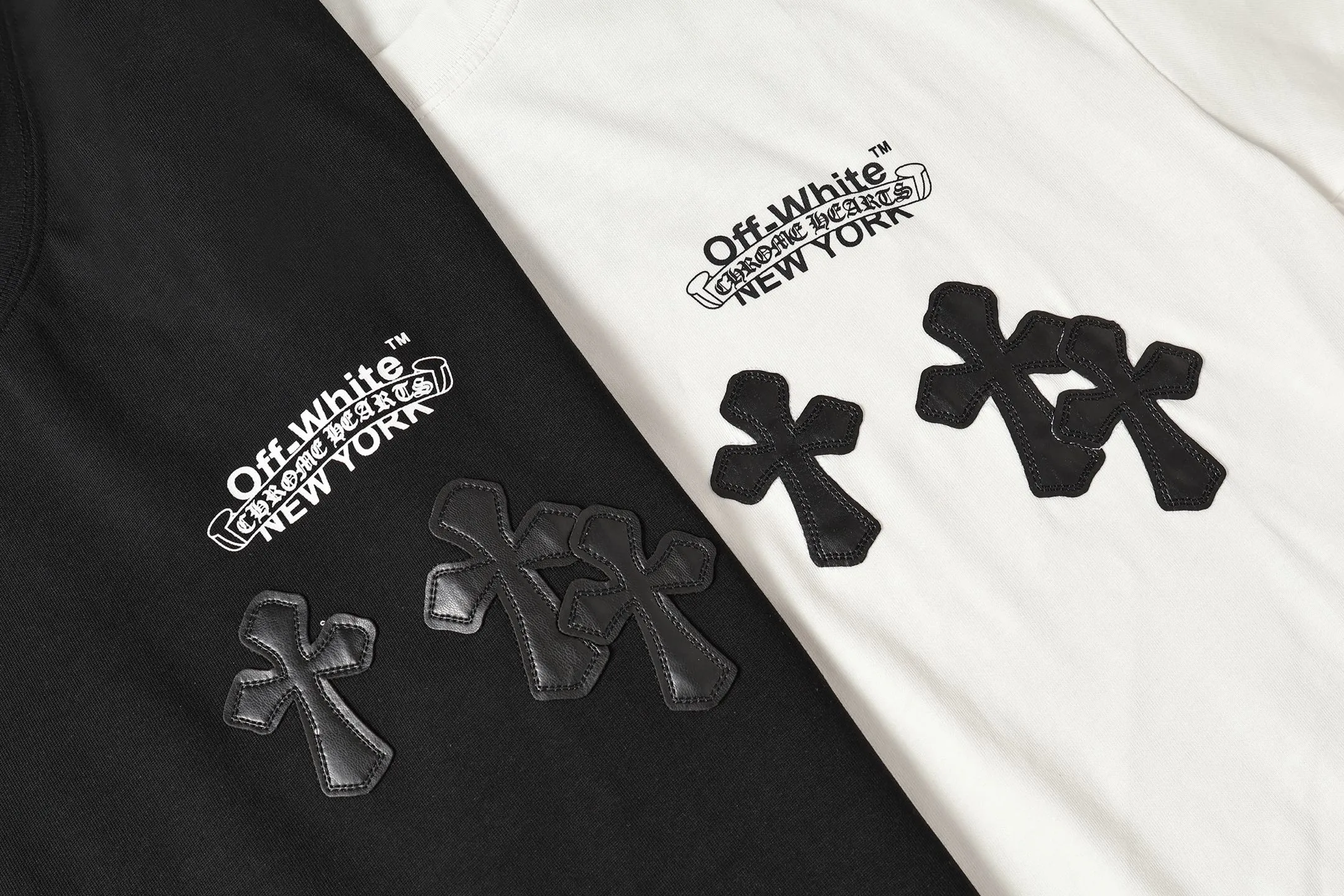 P150 Cross-border model, please do not place an order if you are pursuing quality - Chrome Hearts/Chrome Hearts joint Off white cross-leather short-sleeved T-shirt - High weight, high density, high quality, soft, delicate and skin-friendly wool, soft and silky to the touch, excellent warmth and skin-friendly properties - Custom-woven and custom-dyed, no color difference, no matter the fabric or workmanship details, beat the ordinary version on the market -Colour: black white -Size: S M L XL